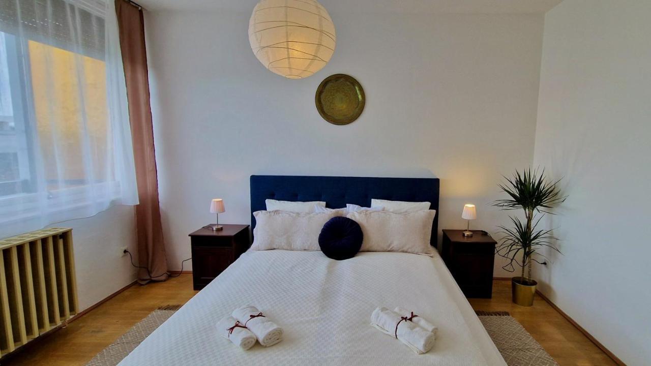 Appartement Nosztalgia Apartman à Veszprém Extérieur photo
