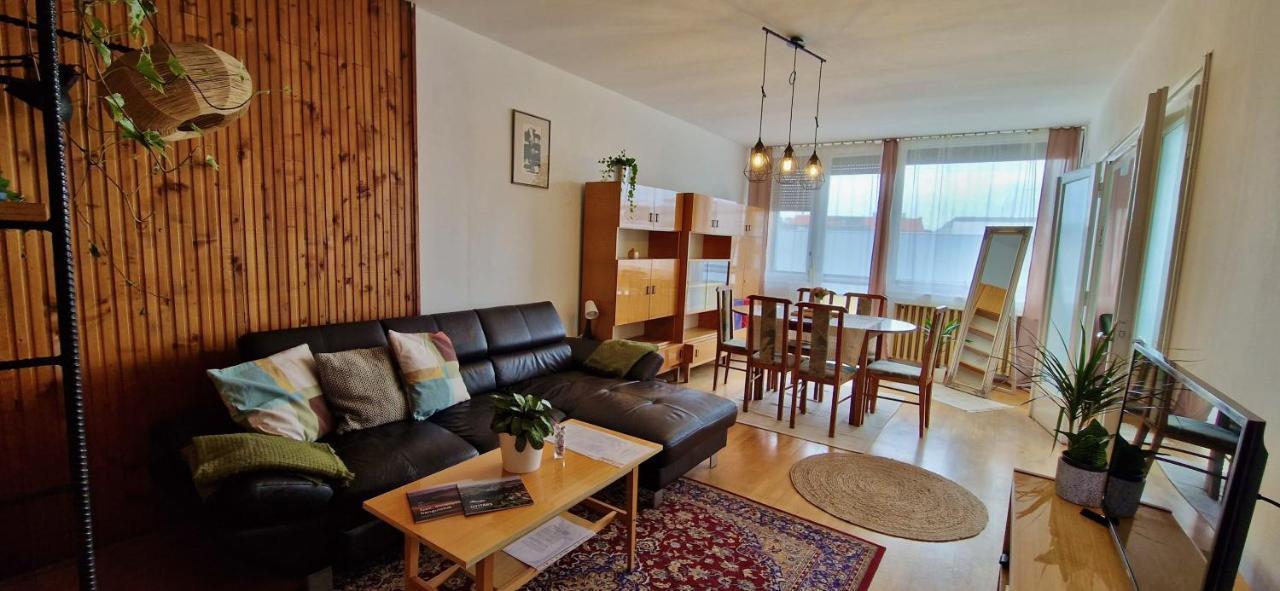 Appartement Nosztalgia Apartman à Veszprém Extérieur photo