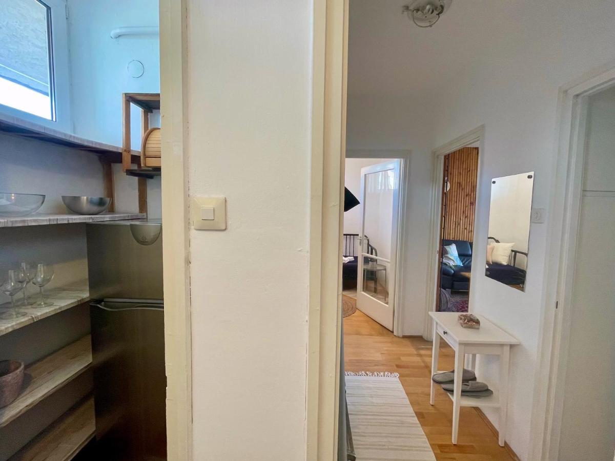 Appartement Nosztalgia Apartman à Veszprém Extérieur photo